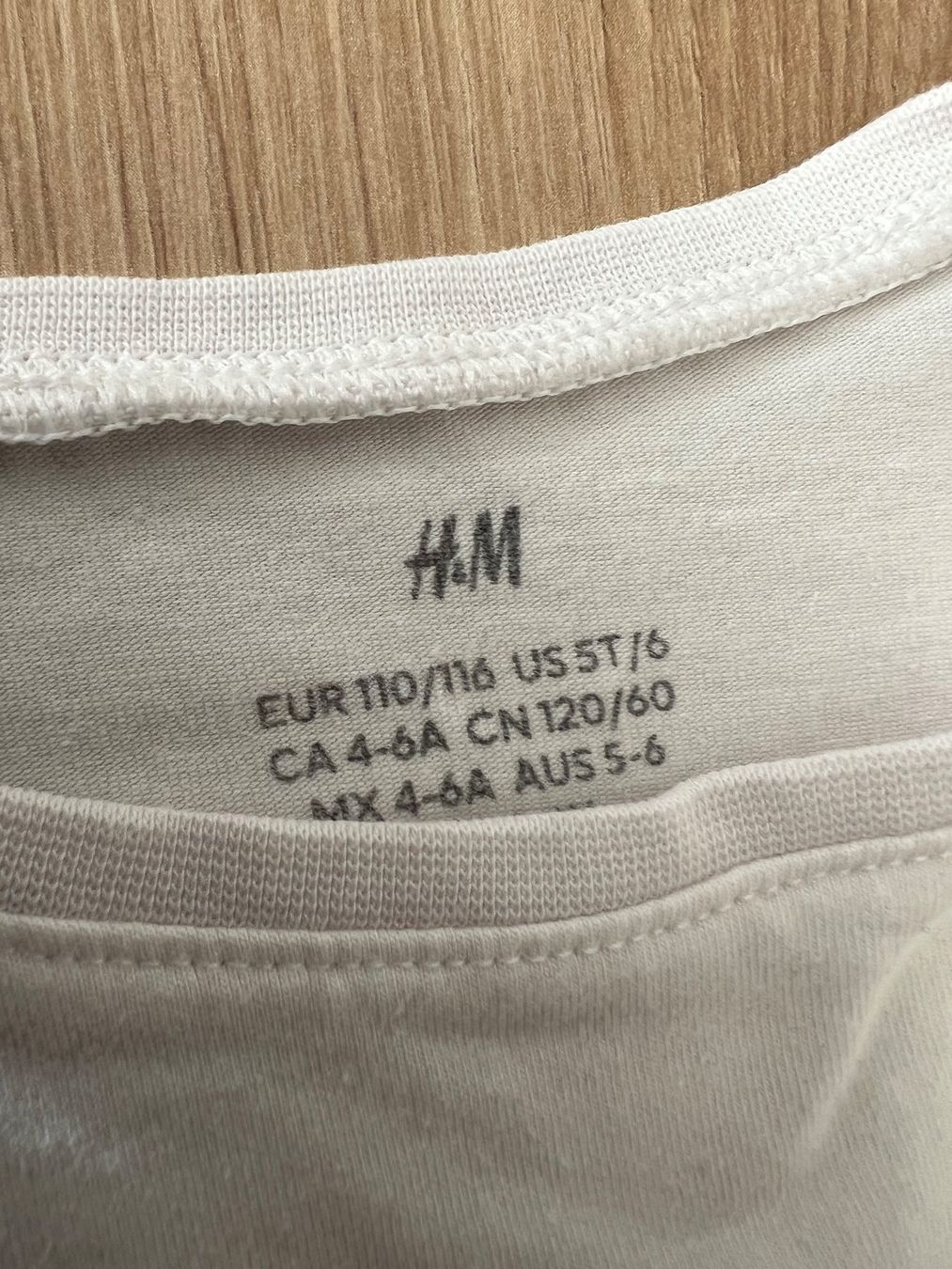 H&M Camicette, T-shirt & Top: Shirt Gr. 110/116 – Usato da Thun venduto da Siladi 2