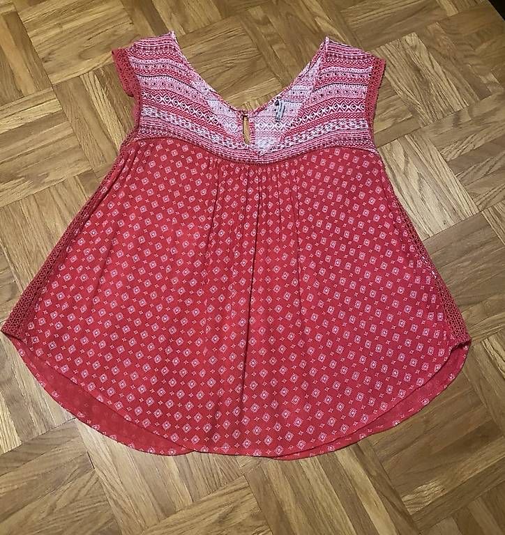 Kleiderpakete: Lot 2 pièces : débardeur imprimé + jeans slim taille 36 – Gebraucht aus Lausanne von loi_8msc 1