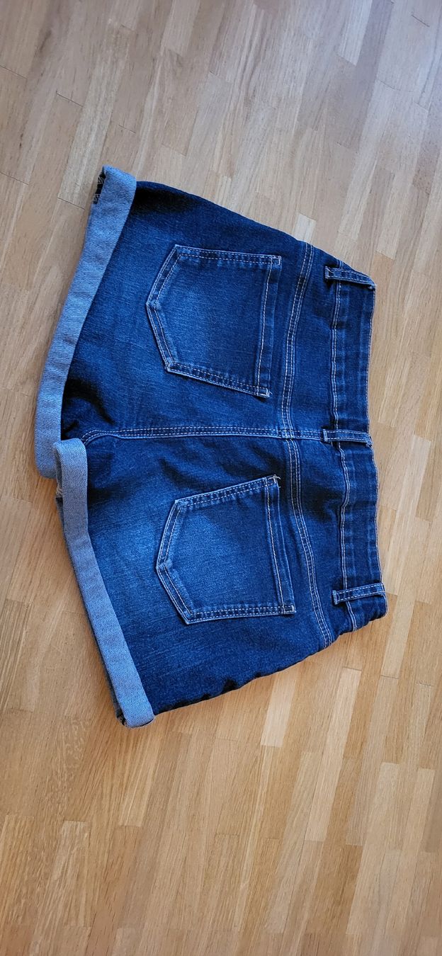 Hosen: Jeans Short 170cm – Gebraucht aus Oberwil BL von Manue1974 1