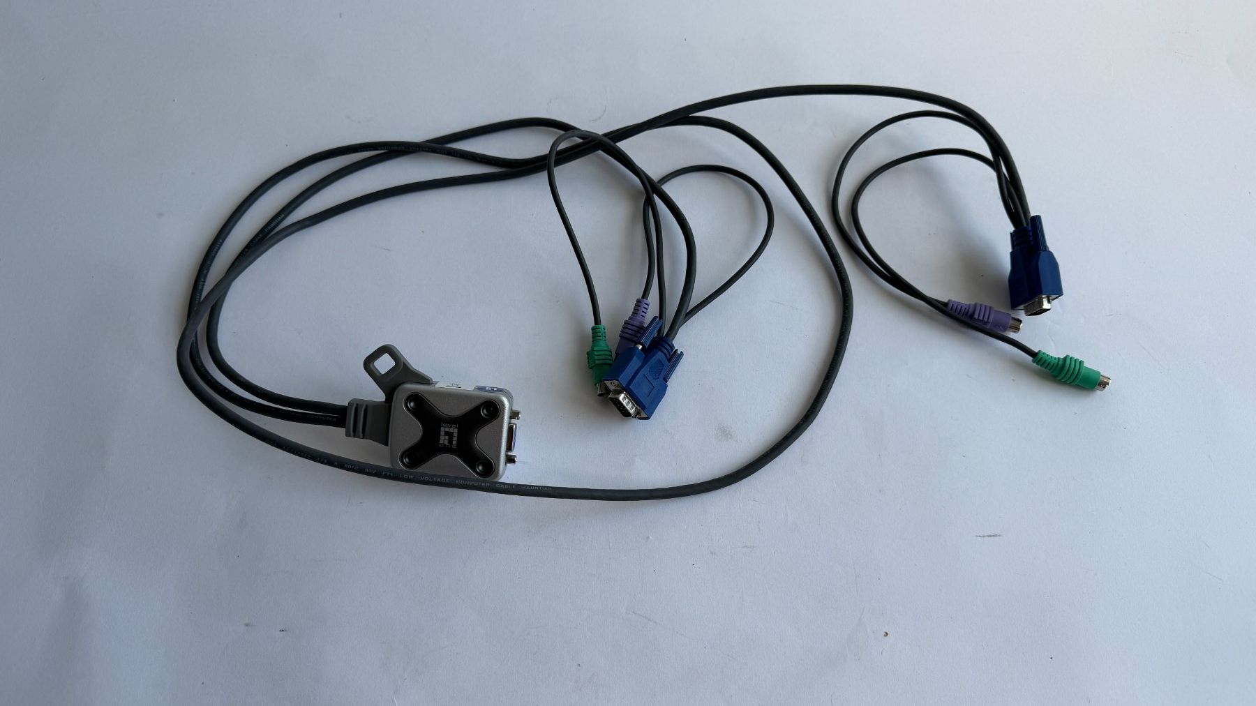 Giochi: KVM Switch Level One für PS/2 und Video – Usato da Huttwil venduto da Thoste