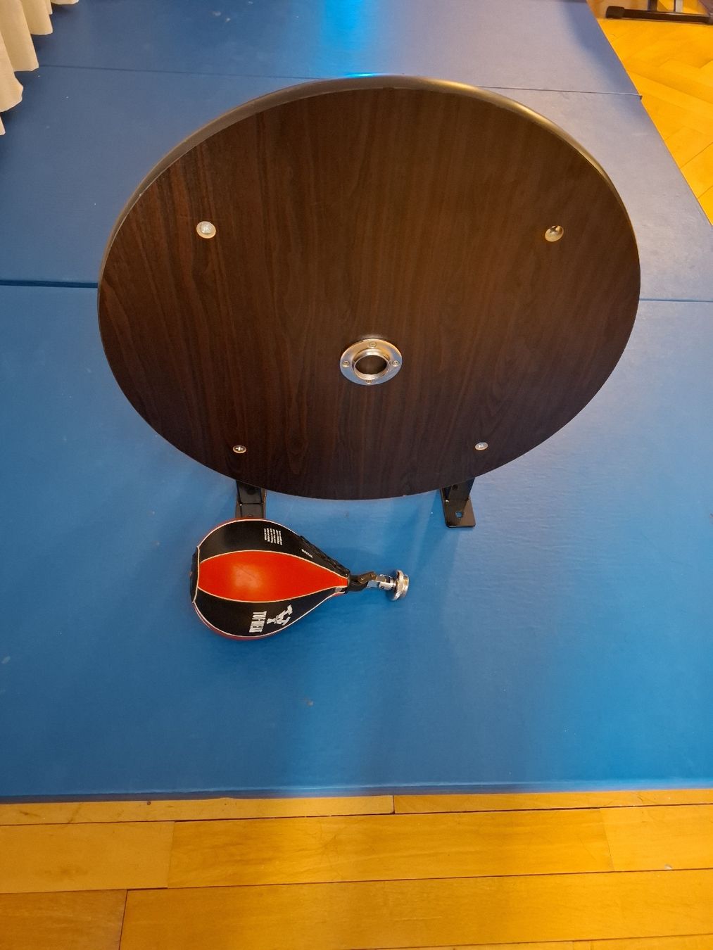 Sacchi da boxe: Plateforme murale pour speed ball avec poire de boxe – Usato da Le Locle venduto da Maria.222 1