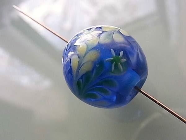 Perle (finte): Perle mit Blumenmusterung blau 21 mm!!! – Nuovo (secondo la descrizione) da Alpnachstad venduto da perlengaby 2