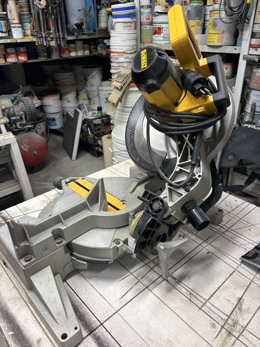 Dewalt Sägen: Kappsäge DEWALT DW705 QS gute Zustand – Gebraucht aus Widen von thomasharvey 6