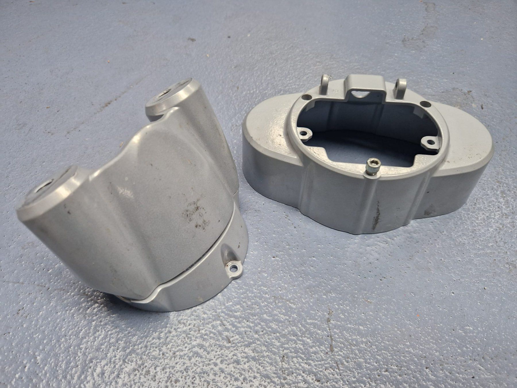 Alle Motorradersatzteile: Harley Davidson V-Rod 2005 Lenkerbock/Erhöhung – Gebraucht aus Kerns von .Biker. 1