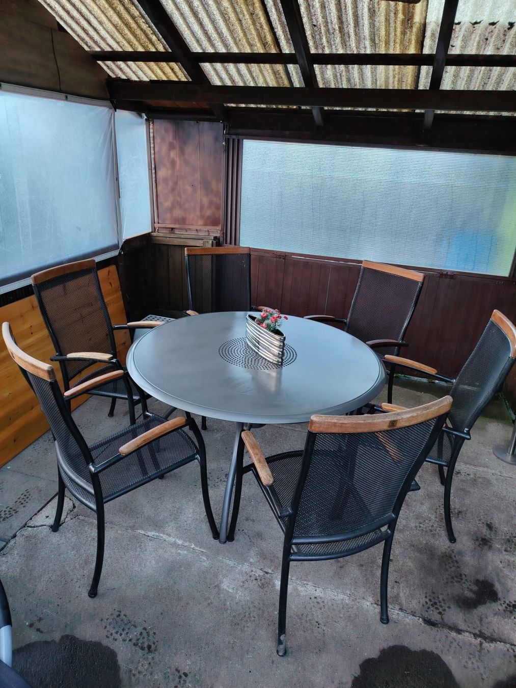 Set di tavolo e panche: Tischset mit 6 Stuhl – Usato da Rorschacherberg venduto da Kisa67 1