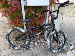 JET BMX YOOF 18 Zoll  Freestyle BMX mit Camouflage-Reifen