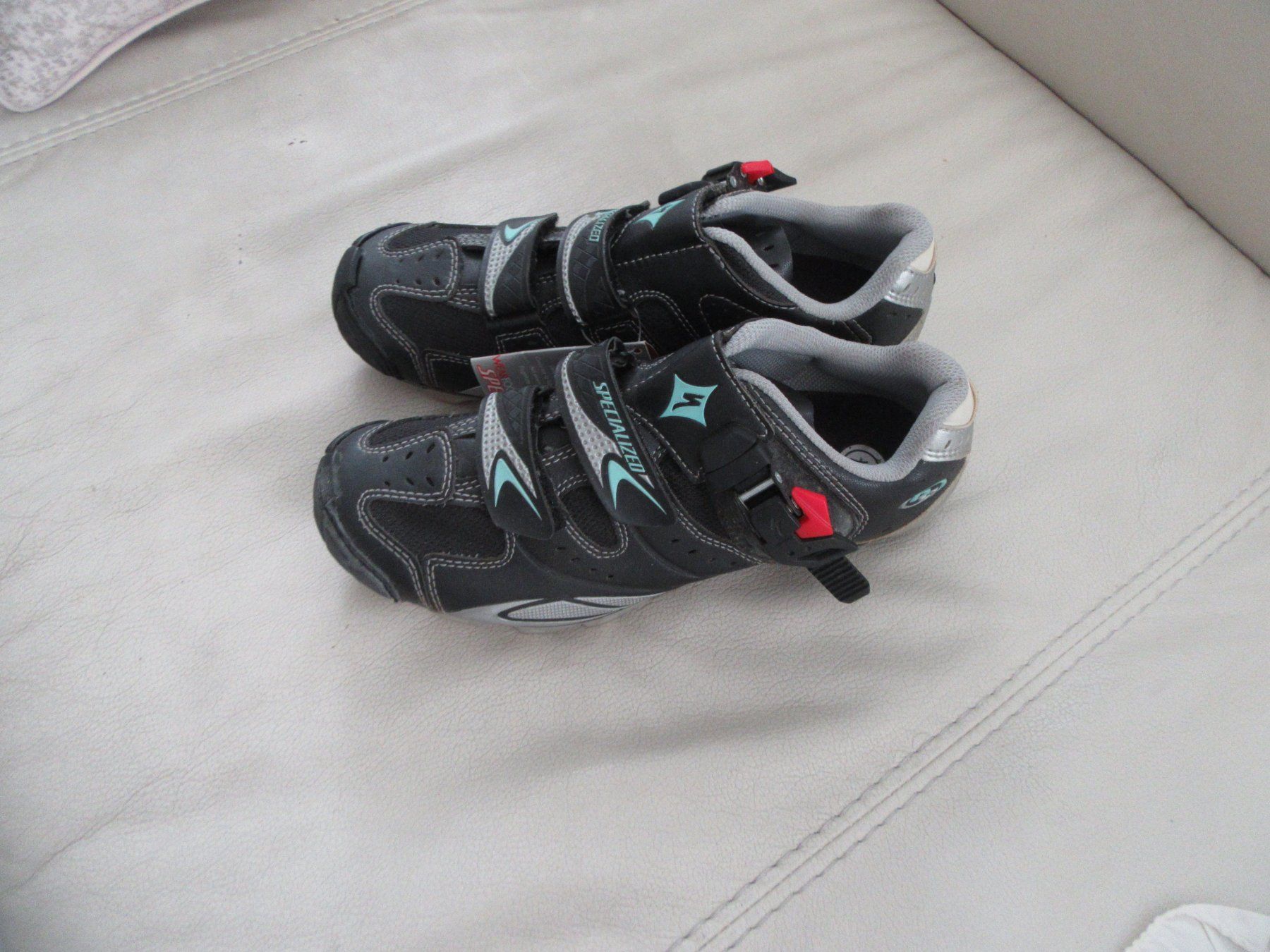 Chaussures femmes: Damen Velo Schuhe Gr 37, Specialized – Neuf (Voir description) à Mels par Sandylein