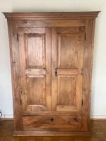 Bauernschrank aus Massivholz
