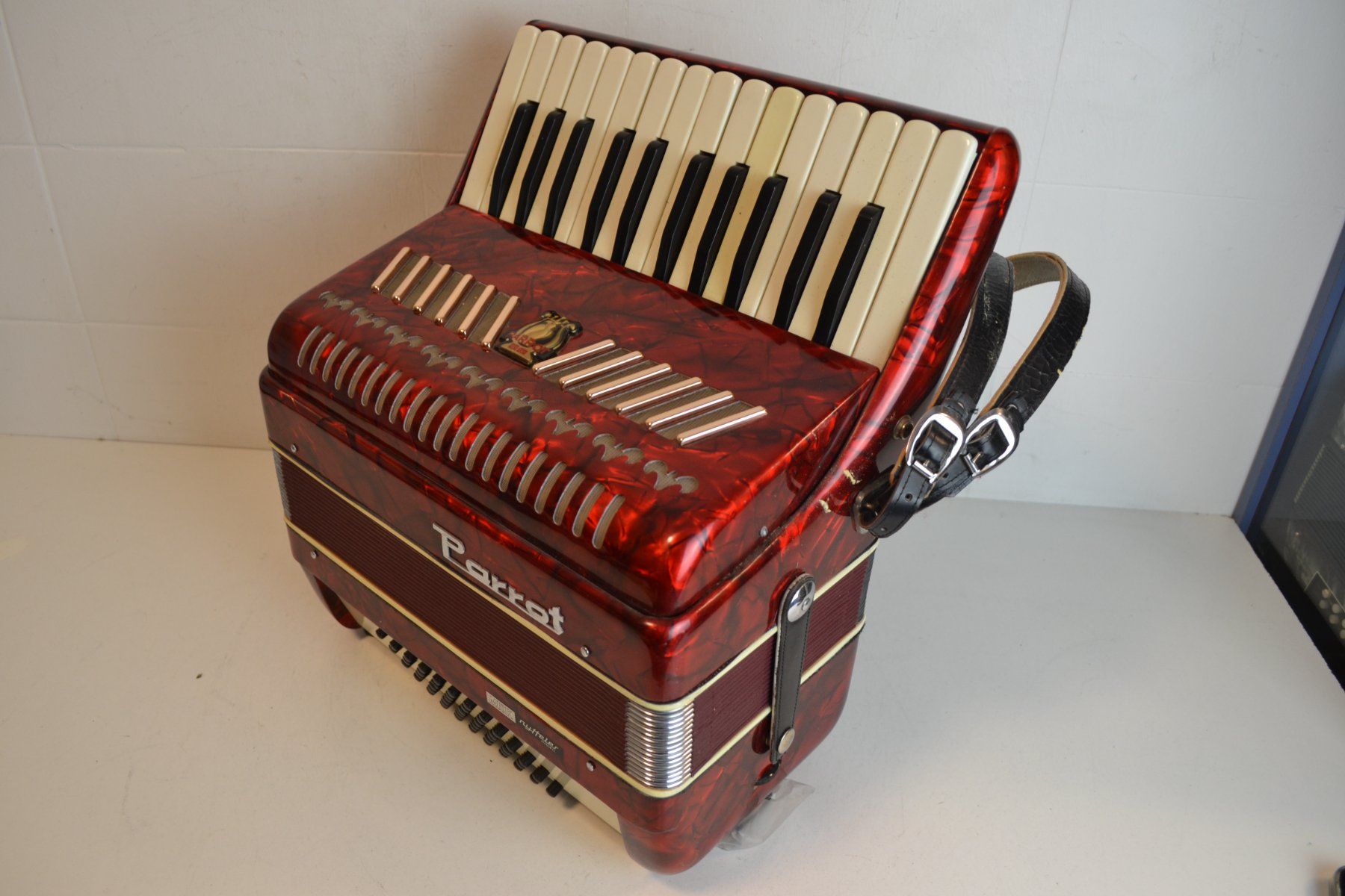 Strumenti musicali: Akkordeon chromatisch Parrot – Usato da Zürich venduto da Brockito 2
