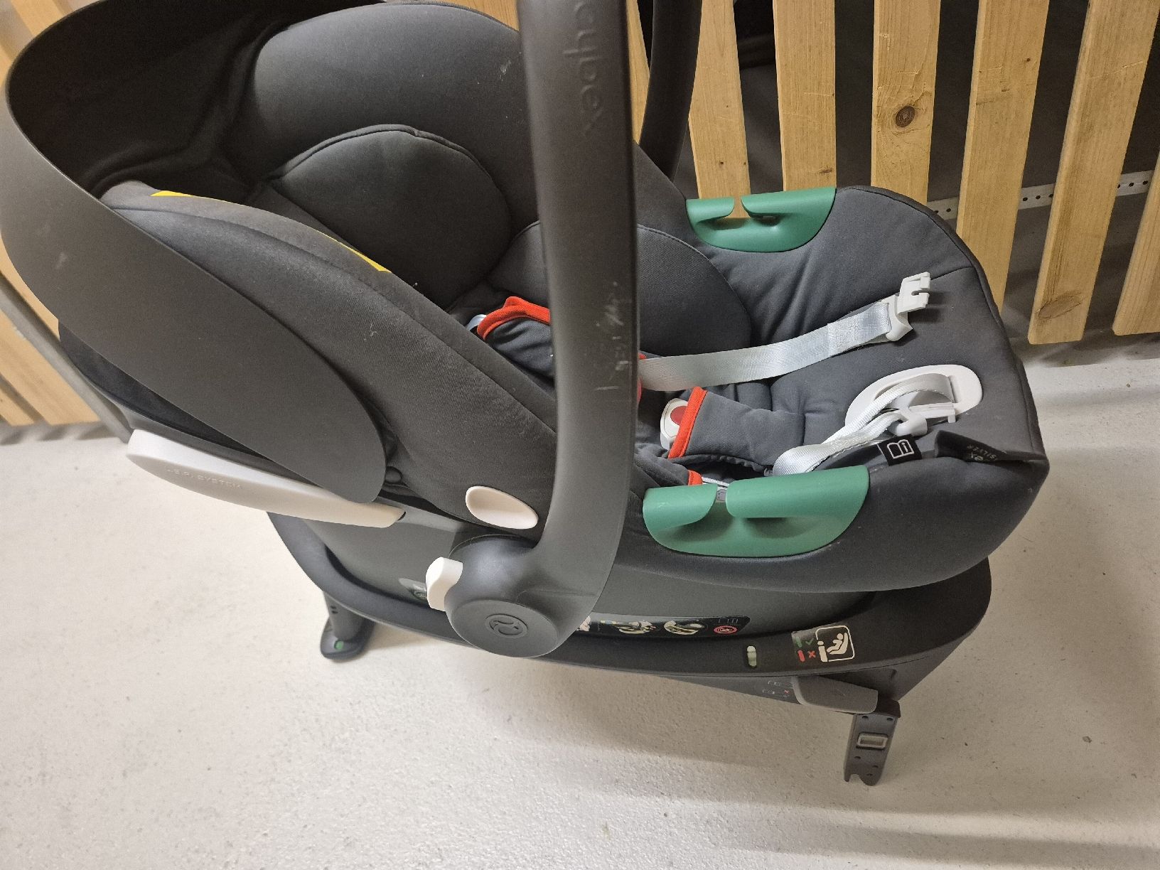 Cybex Sièges auto: Cybex Aton B2 inkl. Isofix-Basis – D'occasion à Rheinfelden par lachuli85 1