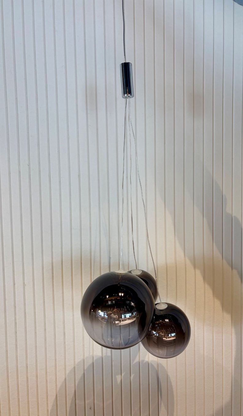 Lampen: Lodes Random Pendelleuchte 4 x 3 Kugeln in glossy smoke – Gebraucht aus Rothenburg von Lampenoutlet 3