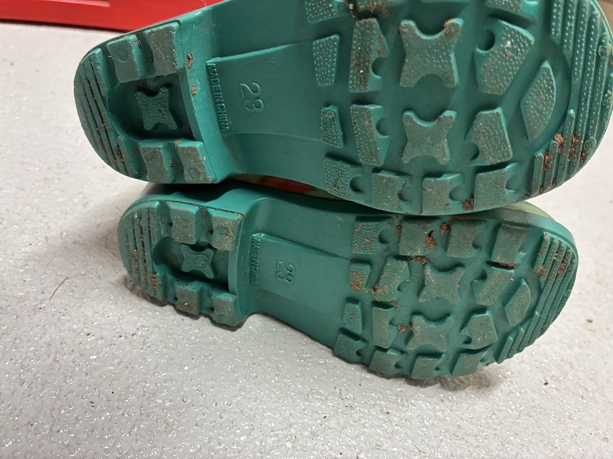 Chaussures garçon: Kinder Gummistiefel Gr. 23 – D'occasion à Muhen par Sally203 3