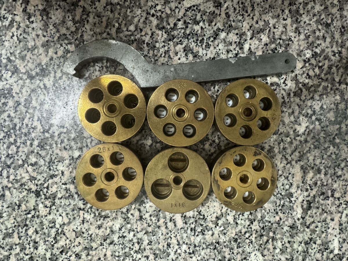 Elettrodomestici da cucina: Teigwaregeräte/ Nudelmaschine Korngold TR 75 – Usato da Schmerikon venduto da Pakio 8