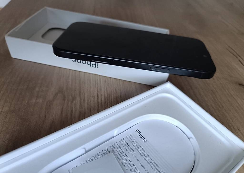 Telefoni cellulari / Smartphones: iPhone 16 pro max 256g – Usato da Airolo venduto da Davide1982 2