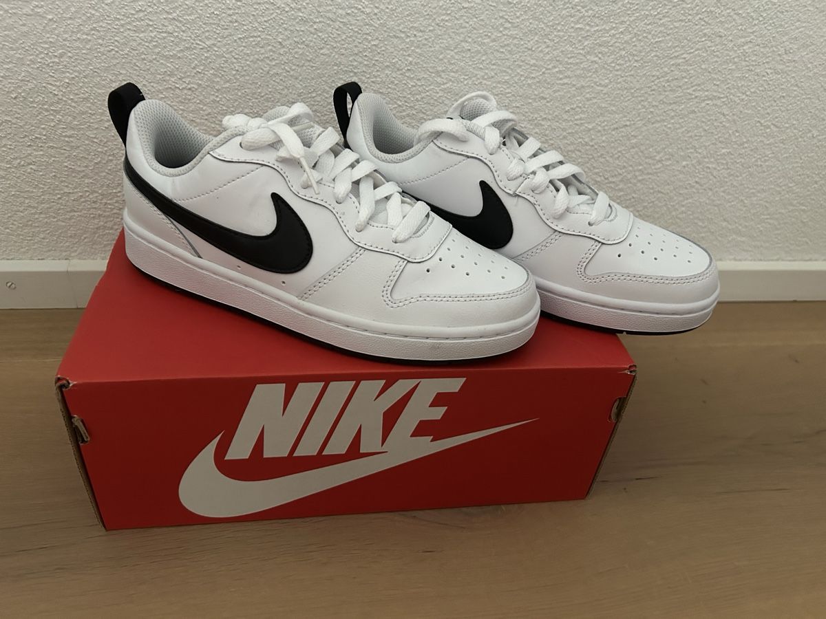 Nike Scarpe da uomo: Nike Turnschuhe grösse 37.5 – Nuovo e nell'imballaggio originale da Rümlang venduto da Jennyanna