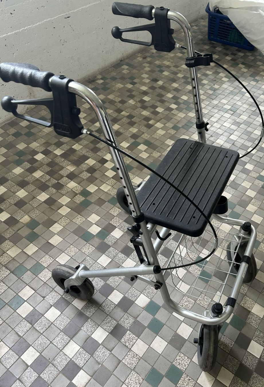 Ausili per la deambulazione: Rollator – Usato da Waldkirch venduto da Golf210 1