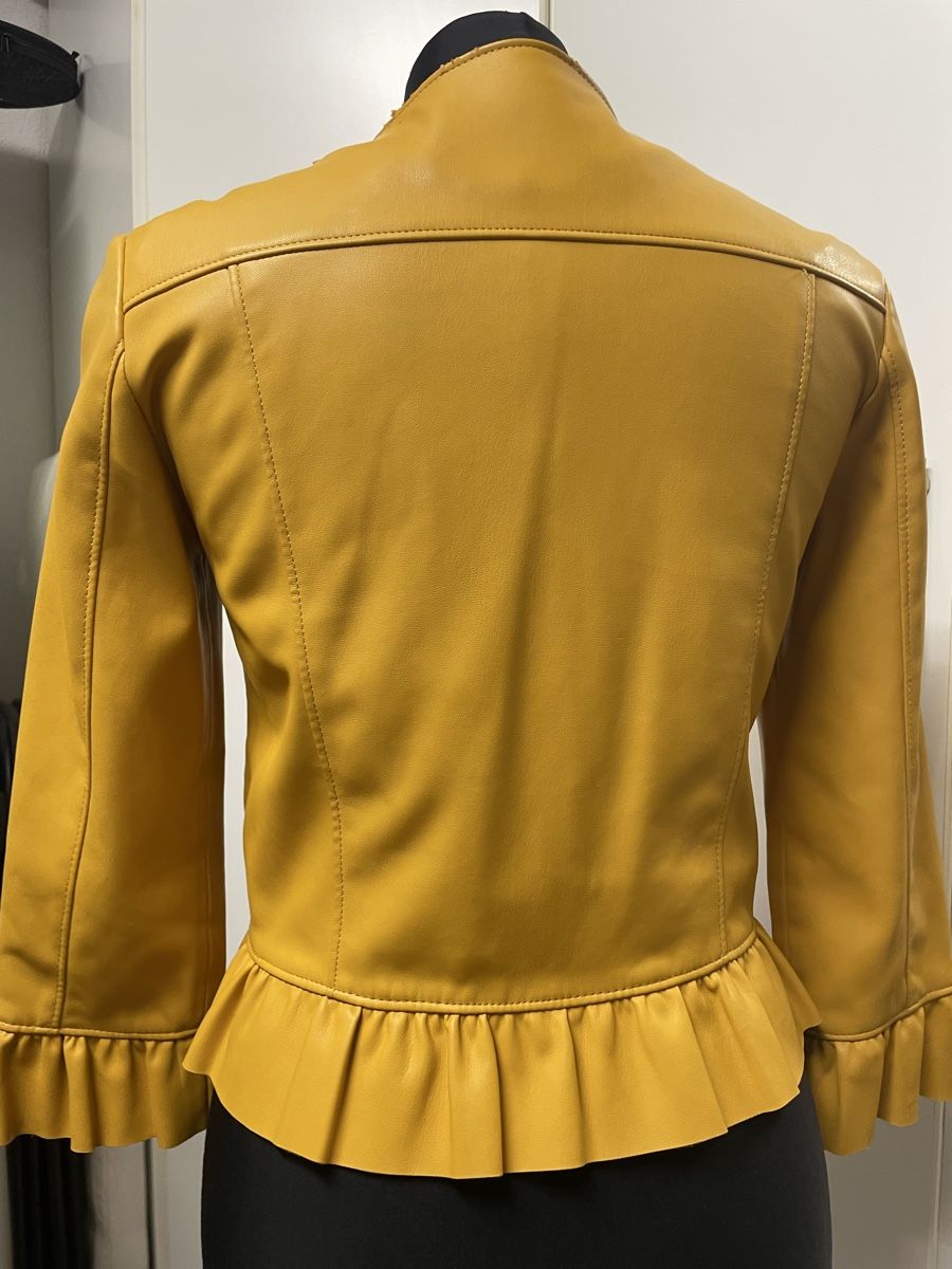 Zara Giacche: Zara Basic Textilleder Jacke gelb mit Volants – Usato da Urdorf venduto da Anassor 1