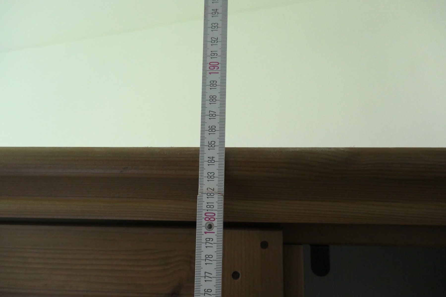 Ikea Armadi: Massivholzkleiderschrank IKEA – Usato da Schwarzenberg LU venduto da U62 4