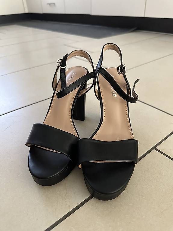Scarpe da donna: Tacchi neri numero 38 – Usato da Quartino venduto da ver_t5p9 2