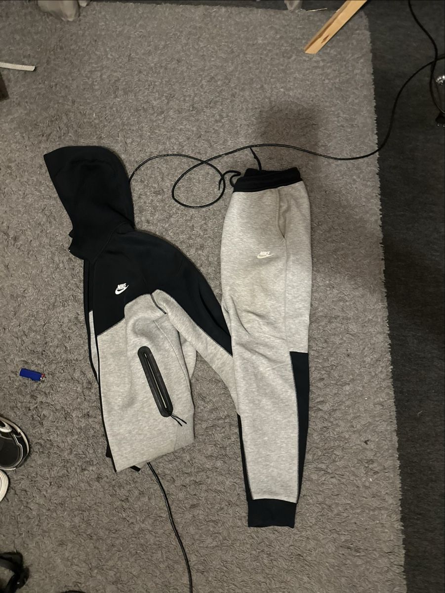 Nike Anzüge: Nike Tech Fleece Jogginganzug Grau Schwarz Grösse M – Neu (gemäss Beschreibung) aus Susten von luc_p9ng