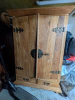Handgefertigter Schrank