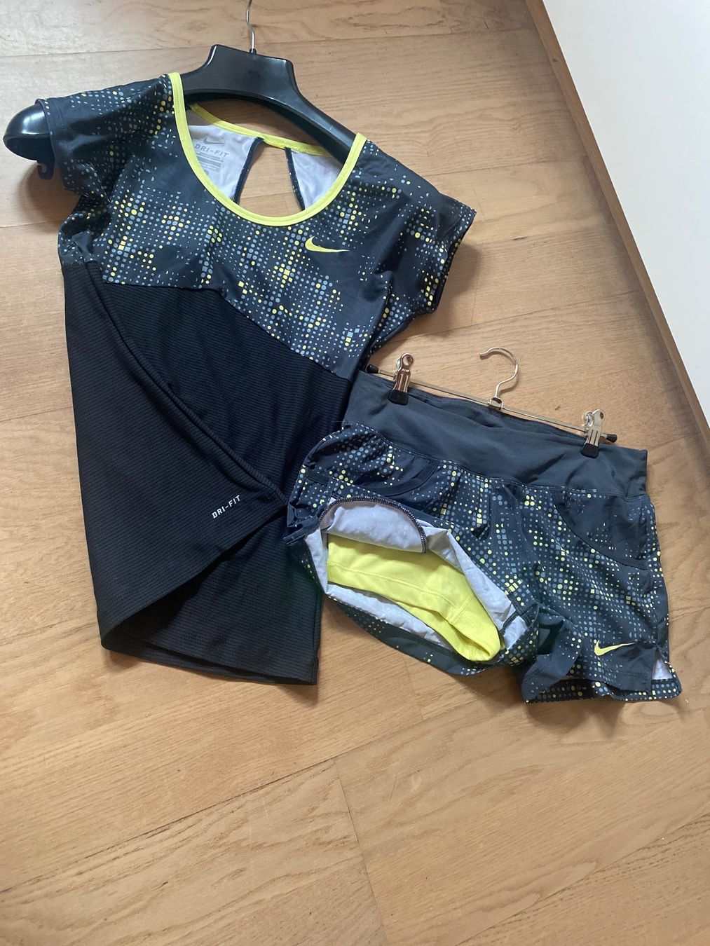 Nike Lots de vêtements: Ensemble Nike S – D'occasion à St-Légier-Chiésaz par phu_l9t9 4
