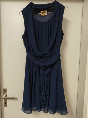 Elegantes, dunkel blaues Kleid, Wickeloptik