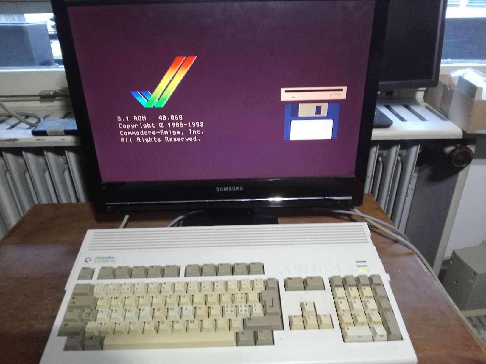 Commodore PC: Amiga 1200 & 500 Disks & Joystick – Usato da Naters venduto da sealed-gamer 1
