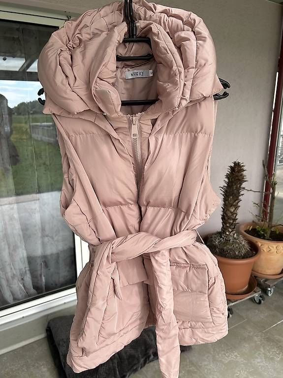 Gilet & Giacche senza maniche: Neues Gilet rose – Usato da Niederbuchsiten venduto da idontknow.