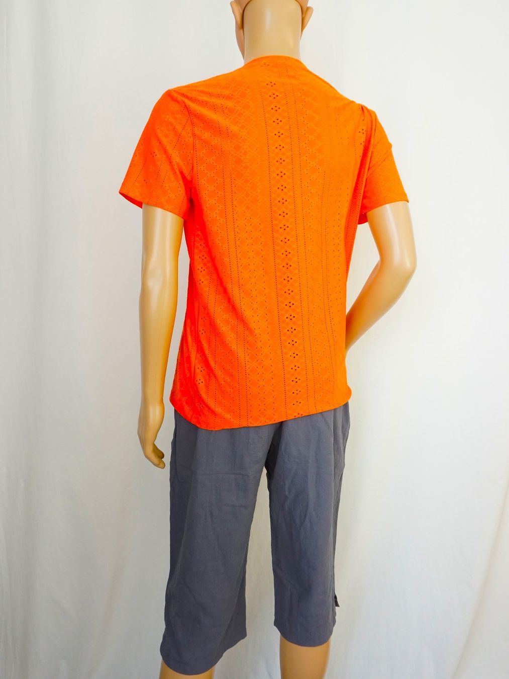 Shein T-shirt: Manfinity oranges T-Shirt & graue kurze Hose Set – Usato da Pratteln venduto da Restwert_Pratteln 2