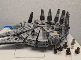 LEGO Star Wars 75105  Millennium Falcon 100% komplett