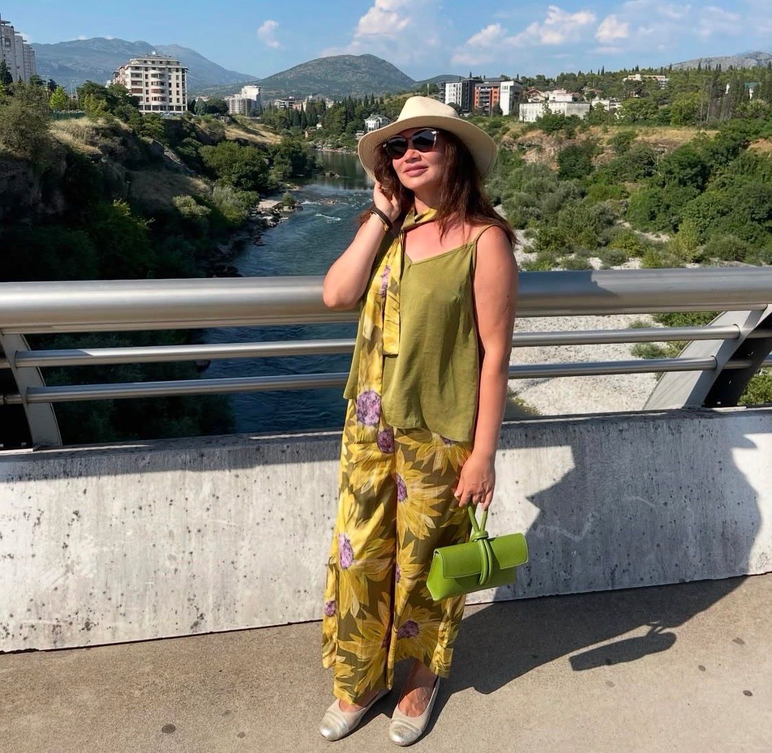 Negligees & Pyjamas: Set women olive green sunflower pattern – Gebraucht aus Luzern von Alsu_Lucerne