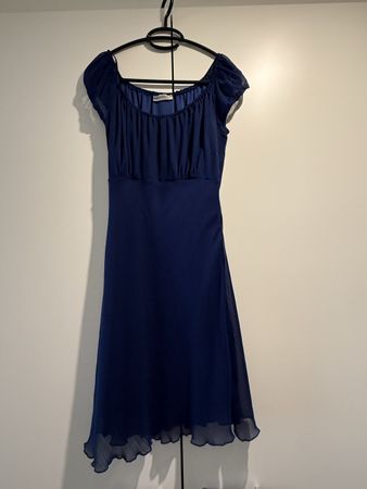 Sommerkleid dunkelblau Grösse 40, leicht und luftig.