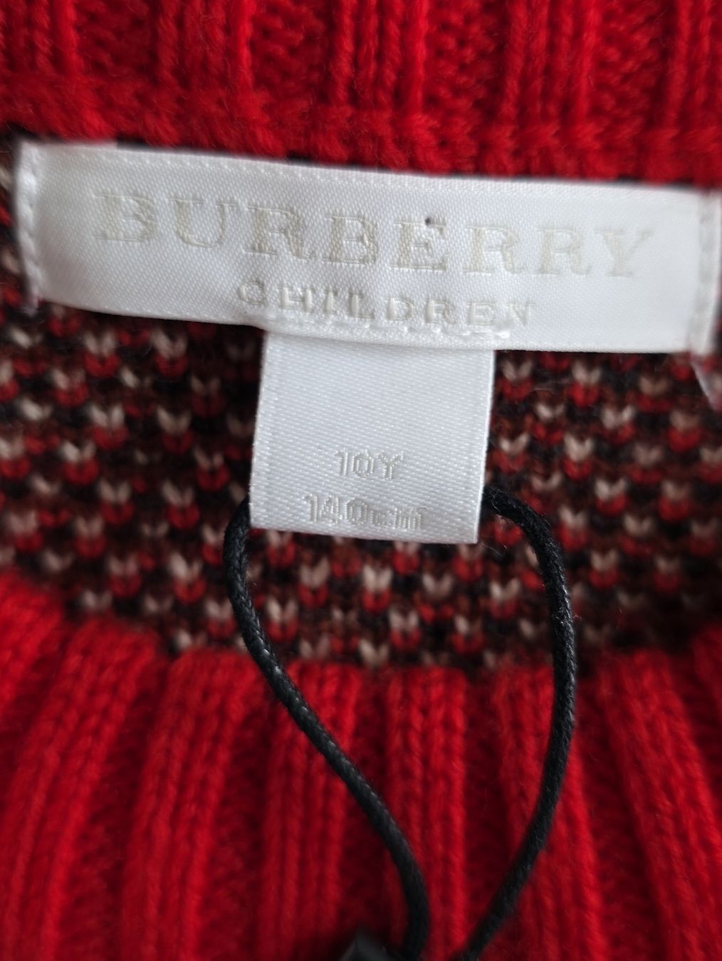 Burberry Maglioni & Felpe: Burberry Kinderpullover rot Camouflage 10y neu – Nuovo e nell'imballaggio originale da Amriswil venduto da newschweiz 1