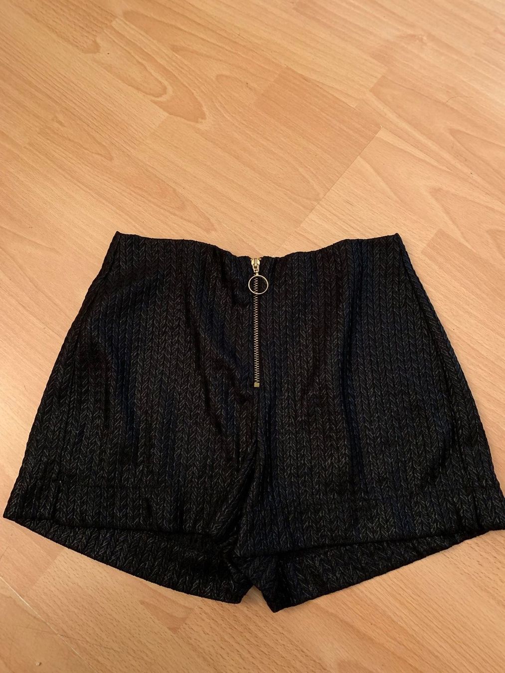 Mango Pantaloni: Joli short noir Mango t. 34 – Usato da MEYRIN venduto da Gwendo10