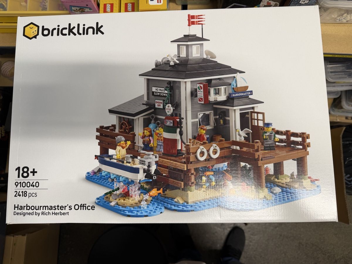 Lego Kit di costruzioni: Lego 910040 Bricklink Harbourmaster's Office, Neu! – Nuovo e nell'imballaggio originale da Schwarzenburg venduto da Schrepfer