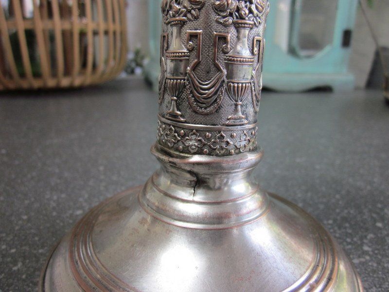 Portacandele: Antiker Kerzenhalter Kupfer mit Reliefsäule versilbert – Usato da Bischofszell venduto da raika 3