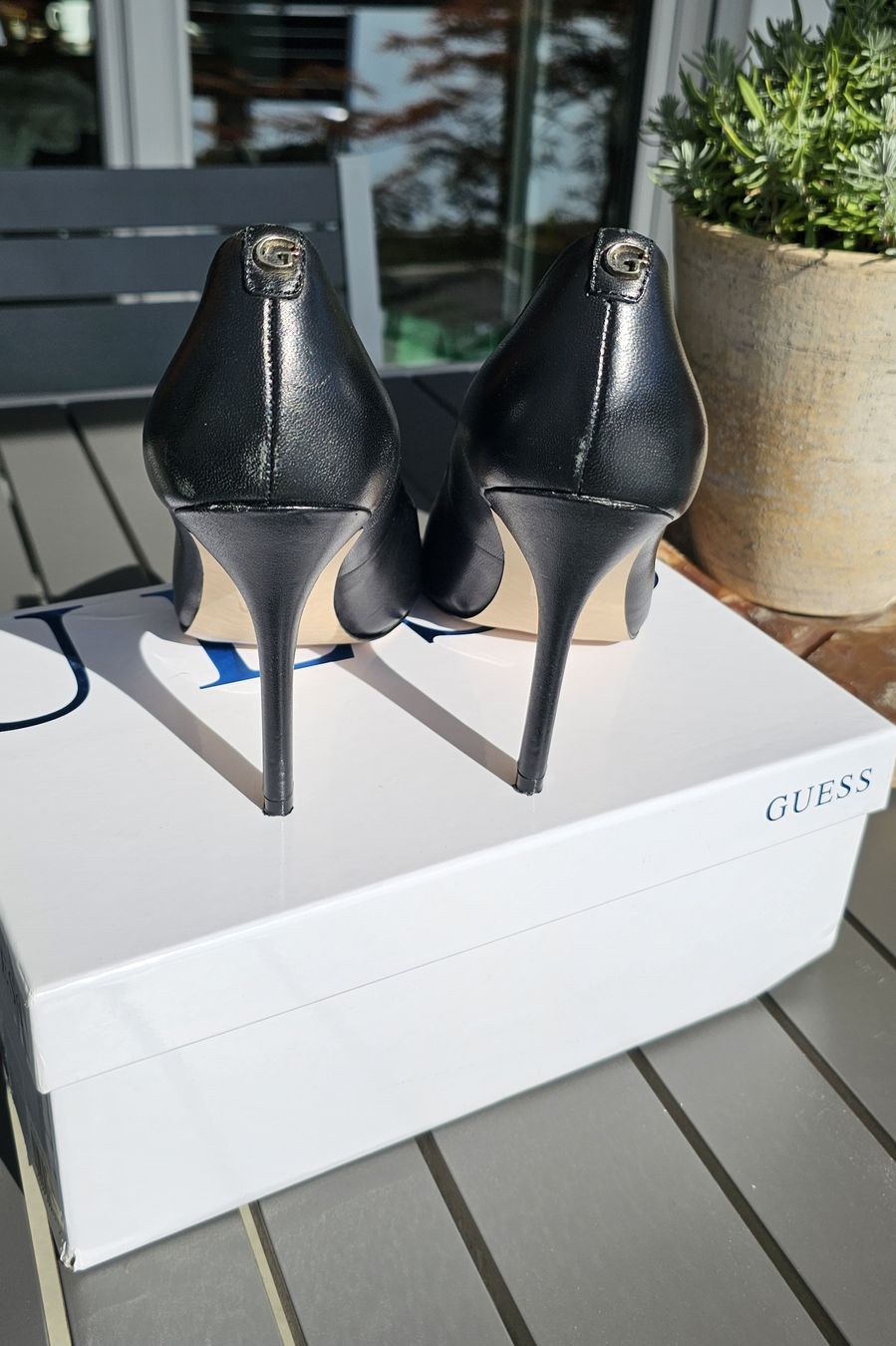 Guess Chaussures femmes: Guess Pumps - Grösse 38 - schwarz – D'occasion à Kollbrunn par Antikmann 4