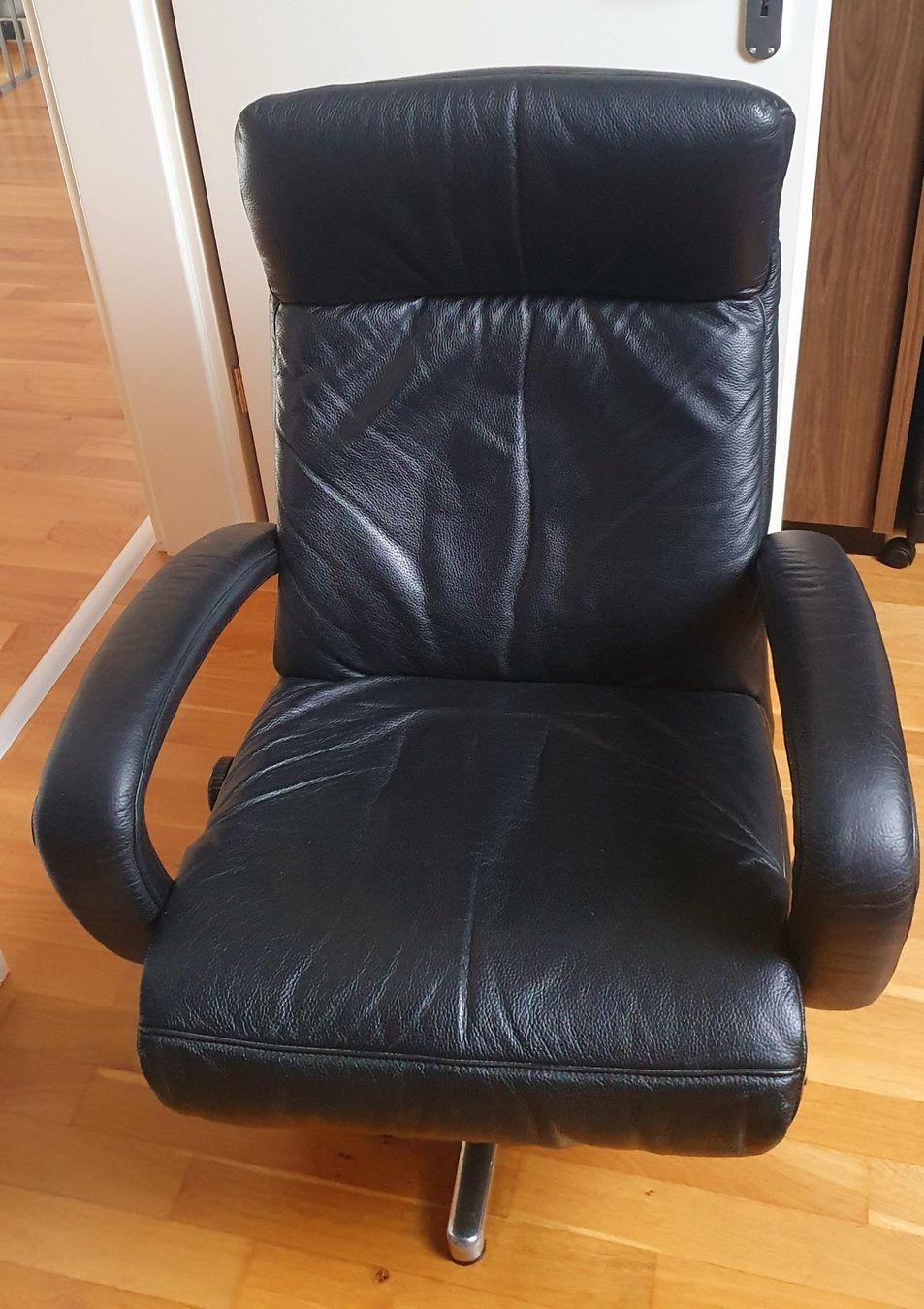 Sessel: Relax Ledersessel, manuell verstellbar – Gebraucht aus Wangen an der Aare von urs_8zcd 1