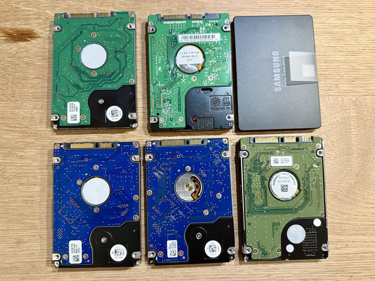 Harddisks: Diverse Festplatten und SSD – Gebraucht aus Kilchberg ZH von freakfish 1