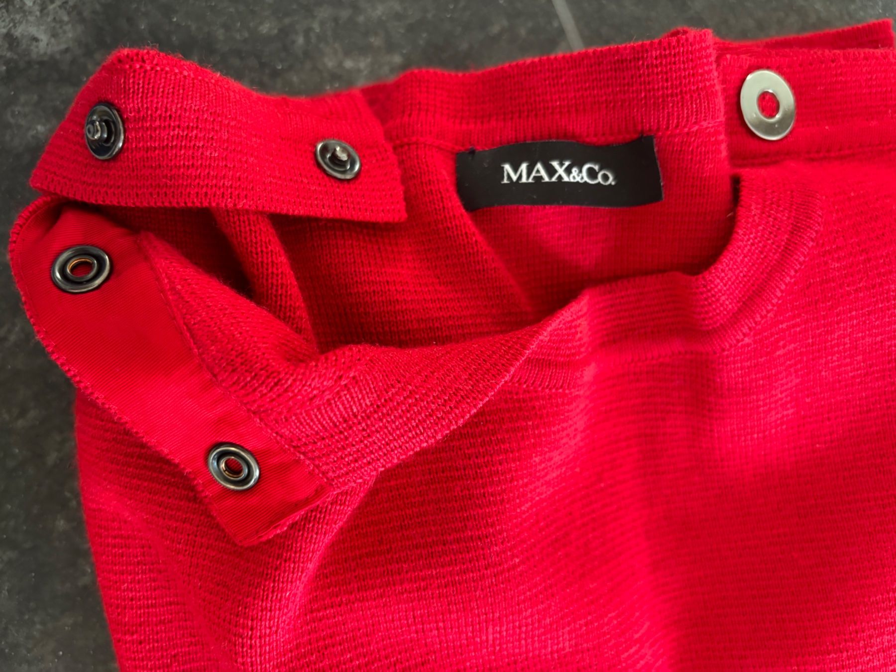 Max Mara Maglioni & Felpe: Max Mara / MAX&Co. rot Pullover mit Schulterknöpfen - Gr. S – Usato da Stadel venduto da Chanel_5