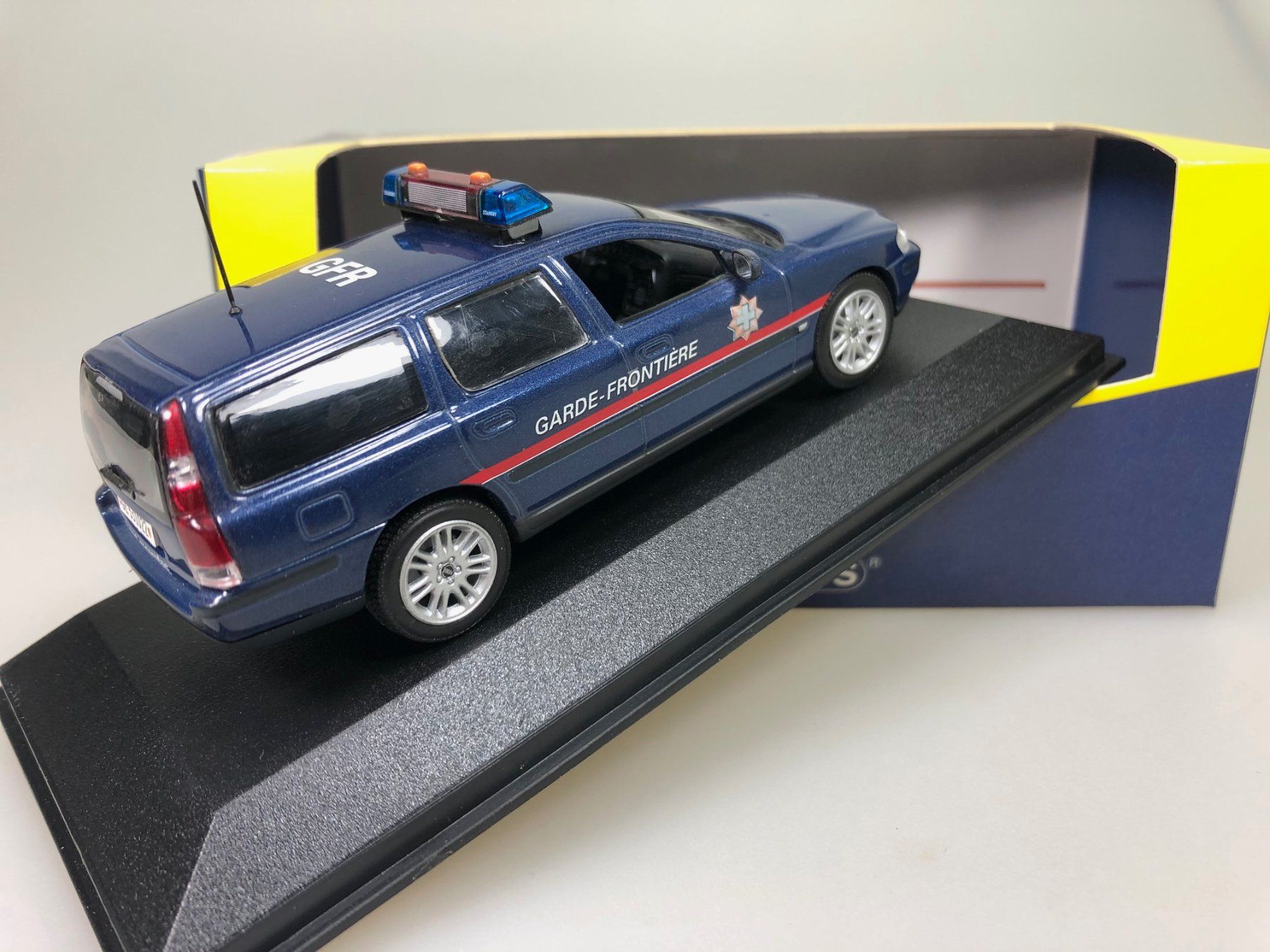 Volvo Modellautos: Volvo V70 Garde-Frontiere - Minichamps - 1:43 – Gebraucht aus Widen von Himan 1