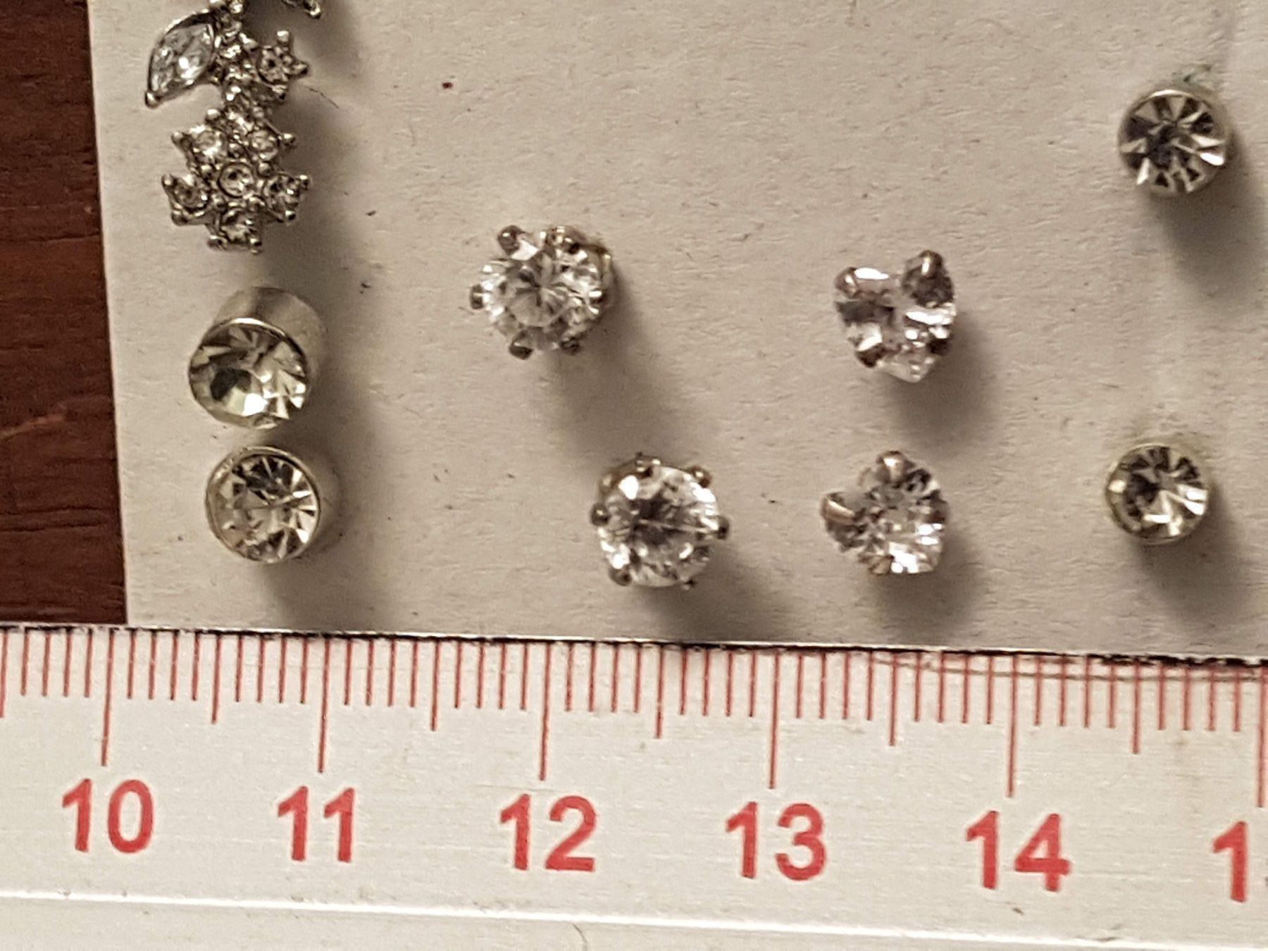 Orecchini pendenti & Orecchini a lobo: Ohrstecker klein glitzrig durchs. rund – Usato da Ettingen venduto da Maranathatalitha 3