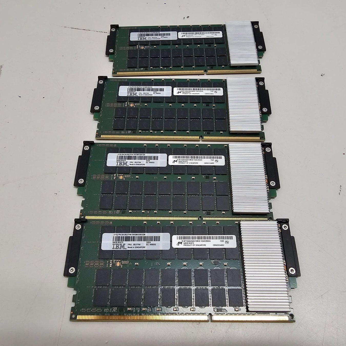 Mémoires / RAM: Micron Server Ram 256GB – D'occasion à Horn par kratos2222