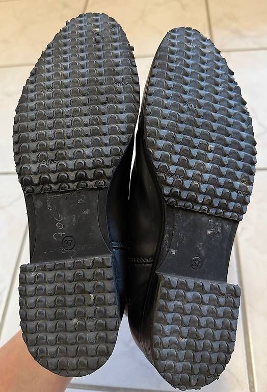 Damenschuhe: Schwarze Leder Chelsea Boots Grösse 37 – Gebraucht aus Ehrendingen von ErikaKrisztina 3
