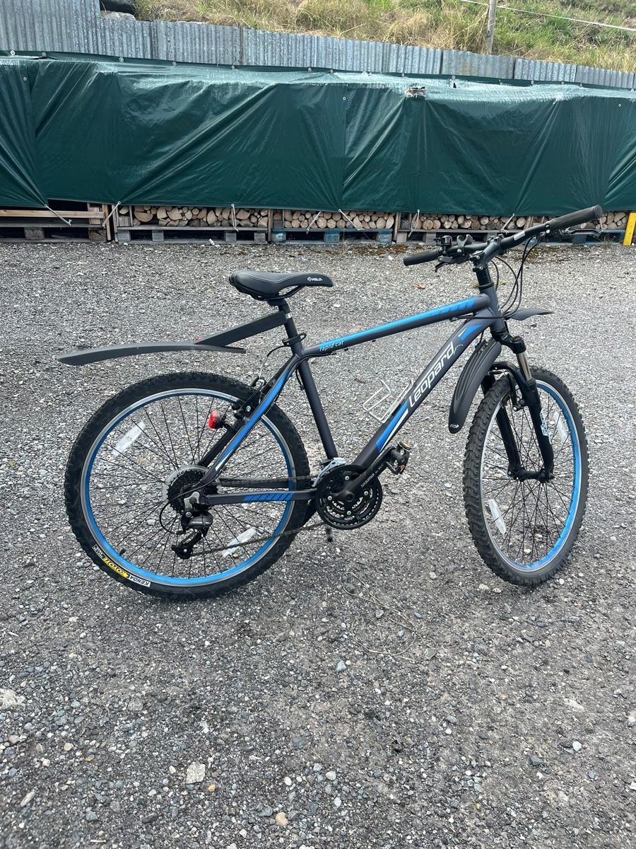 Leopard Biciclette: Leopard Mountainbike schwarz blau gebraucht – Usato da Uetendorf venduto da Simsalagrimm 1