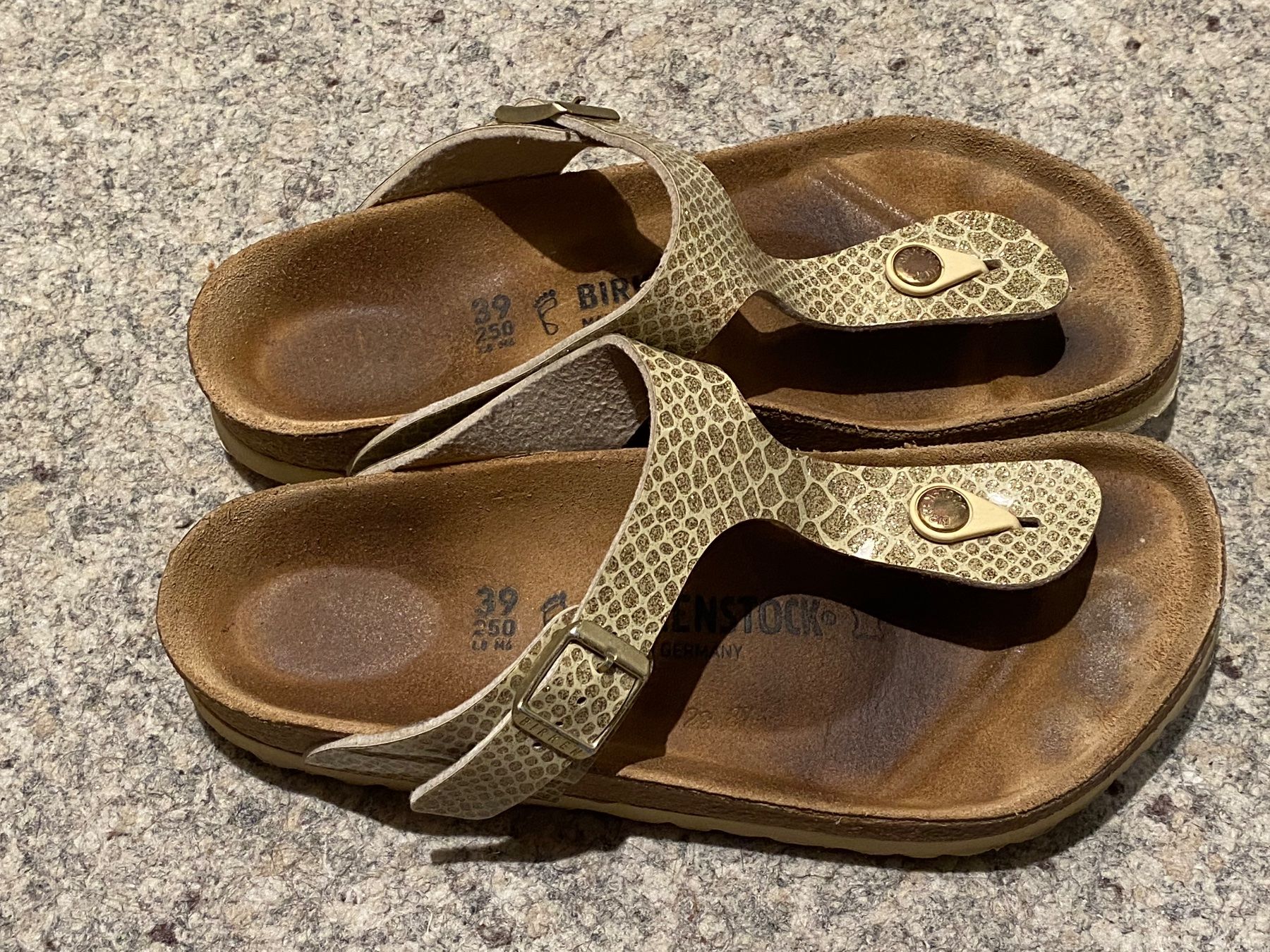 Birkenstock Chaussures femmes: Birkenstock Gizeh Gr. 39 – D'occasion à Wattwil par edel88