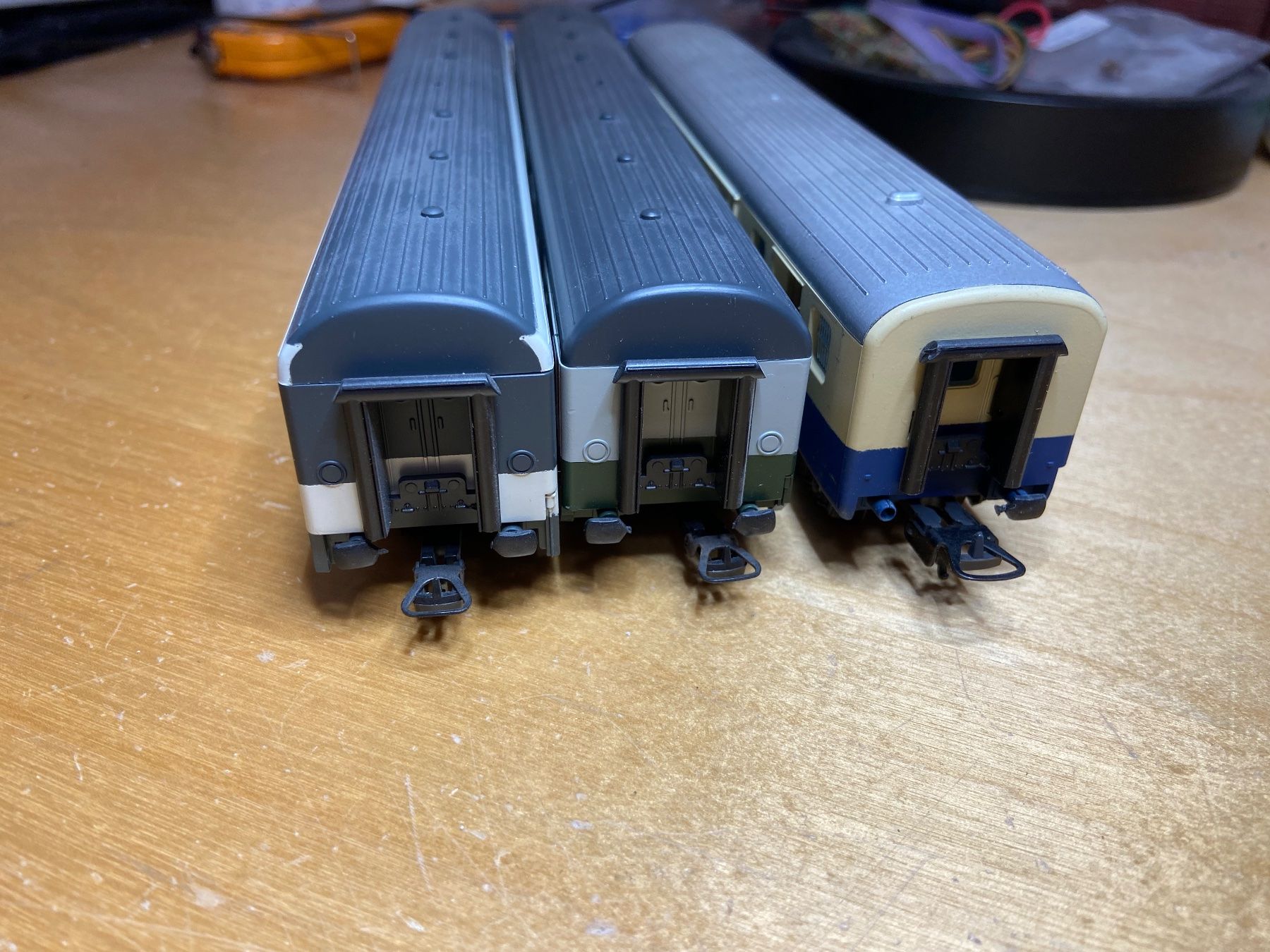 Lima Modelleisenbahnen: 3 Lima Gepäckwagen – Gebraucht aus Basel von Relaphe 5