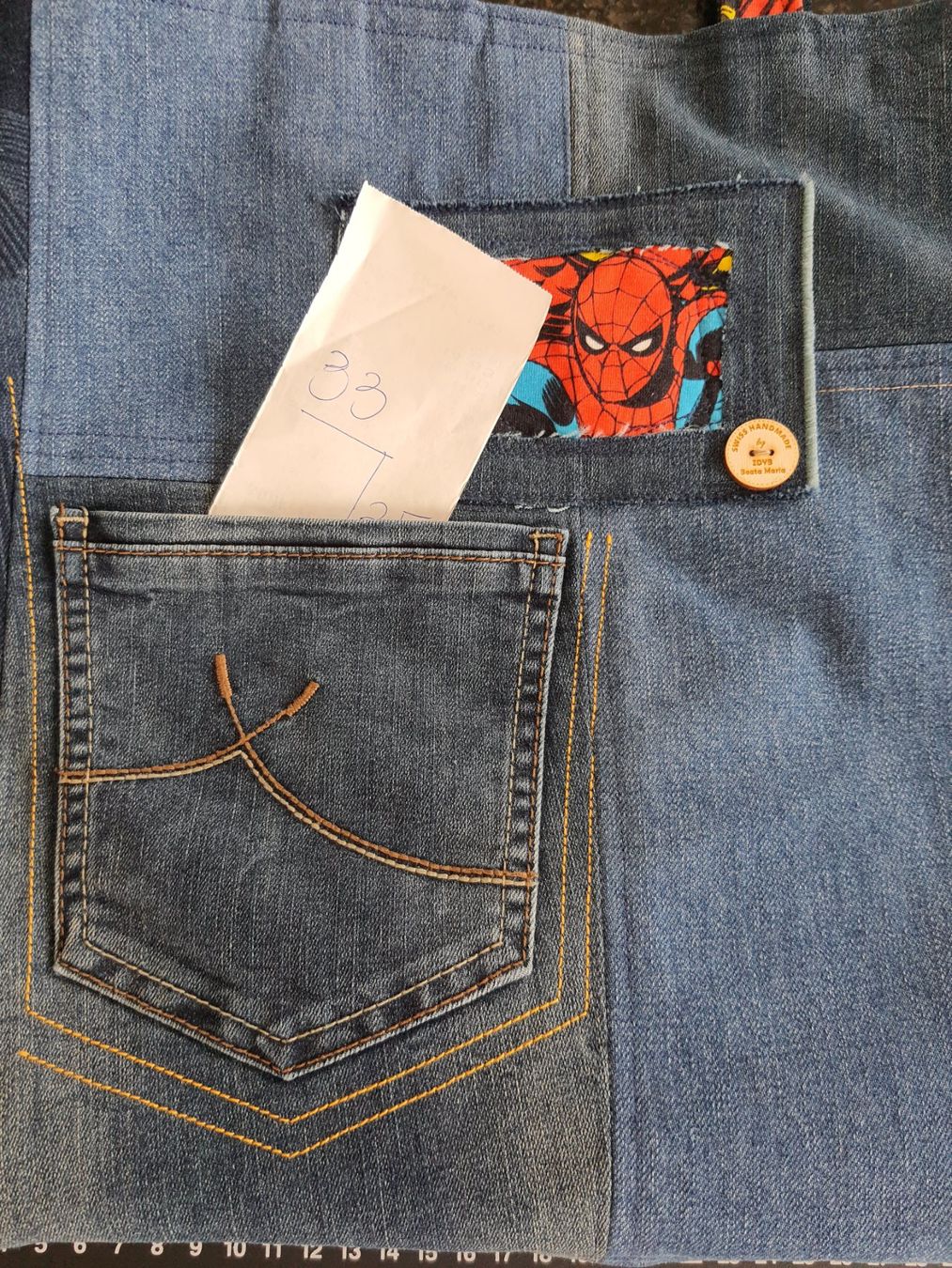 Borse: Einzigartige Jeans-Patchworktasche Marvel Handgenäht – Nuovo e nell'imballaggio originale da Widnau venduto da Marakumba 8