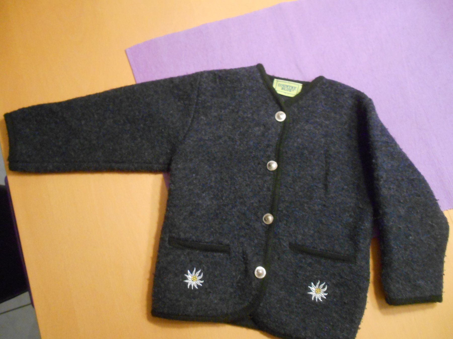 Giacche & Cappotti: Trachtenjacke Gr. 98/104 – Nuovo e nell'imballaggio originale da Nussbaumen AG venduto da Sumopi